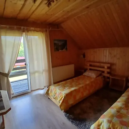 Деревянный коттедж сонячний дім