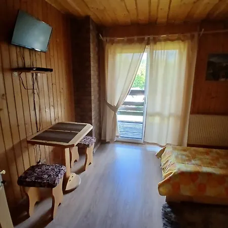 Деревянный коттедж сонячний дім