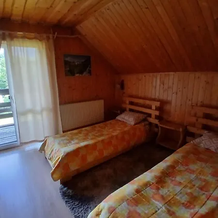 Деревянный коттедж сонячний дім